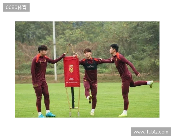 邵佳一探班U22国足重逢老友 9人归来鲁沪新星伤退